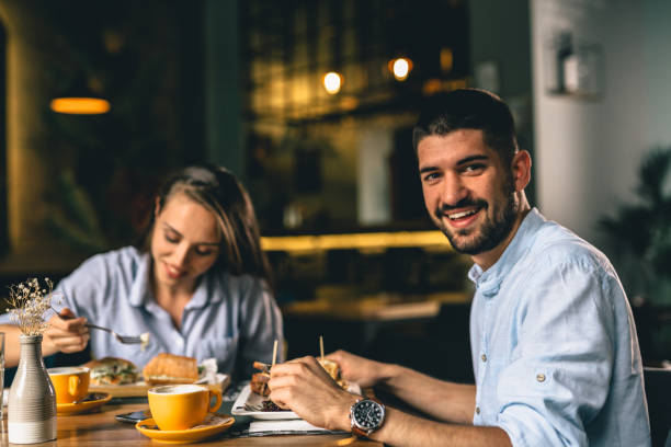 istock couple in restaurant 1191199984