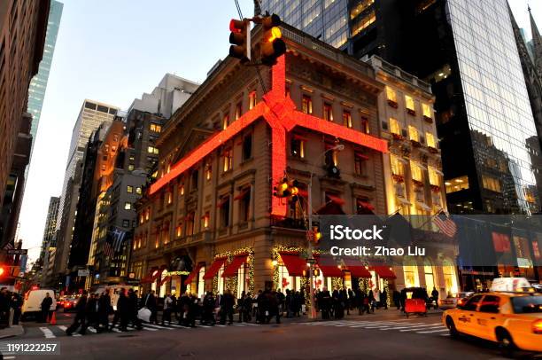 Louis Vuitton Store In New York City Usa Stock Photo - Download Image Now -  Fifth Avenue, Window Shopping, Advertisement - iStock