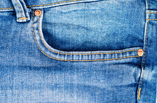 dżinsy niebieskie spodnie spodnie spodnie kieszeń szczegółowo zbliżenie tekstury widok z góry, copyscape . - fashion rough jacket garment zdjęcia i obrazy z banku zdjęć