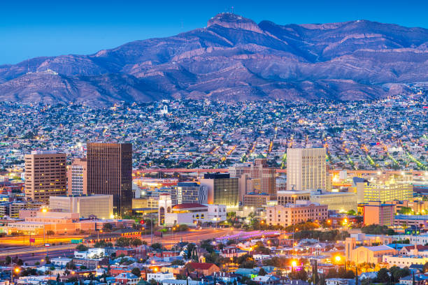 El Paso, Texas, USA  downtown city skyline at dusk El Paso, Texas, USA  downtown city skyline at dusk with Juarez, Mexico in the distance. ciudad juarez photos stock pictures, royalty-free photos & images