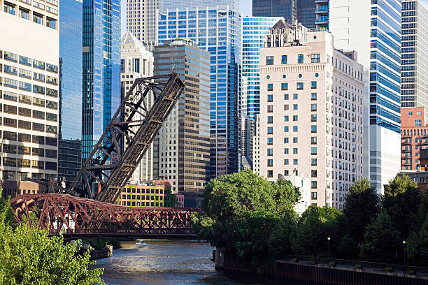 istock Bridges on Chicago River - summer time. 119124118