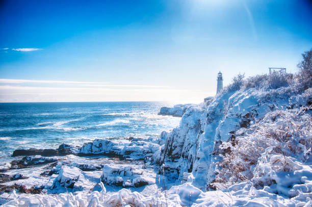 portland faro escena de invierno maine - lighthouse landscape maine sea fotografías e imágenes de stock