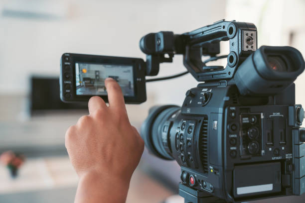 Video Camera with touchscreen Man hand using touch screen stage set photos stock pictures, royalty-free photos & images