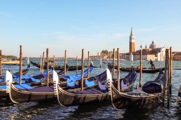 Gôndolas em Veneza - foto de acervo