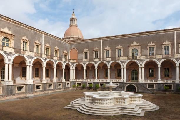 courtyard of benedictine monastery of san nicolo l'arena. - l unesco imagens e fotografias de stock