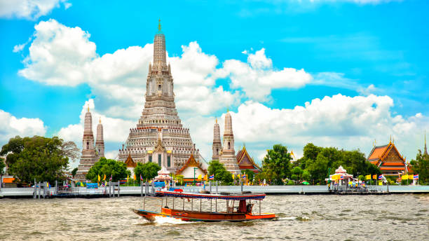 Wat Arun is a Buddhist temple in Bangkok, Thailand Wat Arun is a Buddhist temple in Bangkok, Thailand thailand temple nobody photography stock pictures, royalty-free photos & images