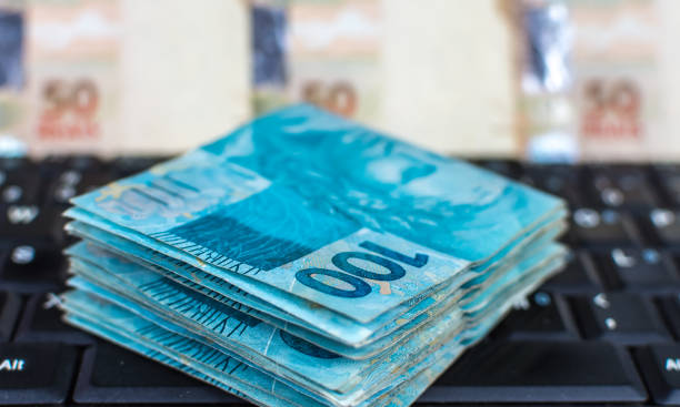 istock money notes Brazilian 1191331968