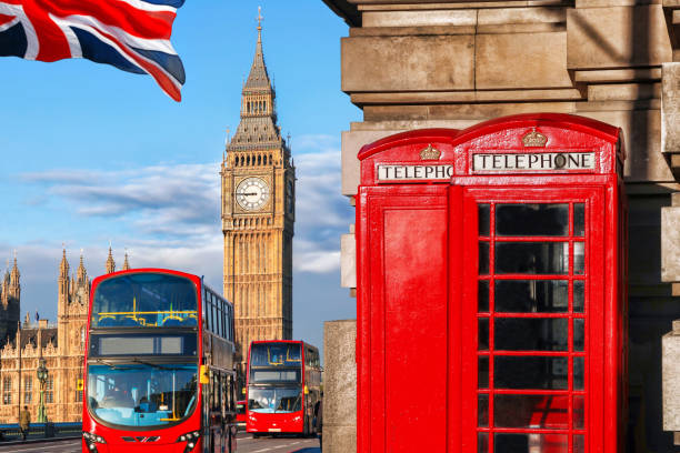 london big ben, doppeldeckerbus und rote telefonzelle - large transportation bridge famous place stock-fotos und bilder