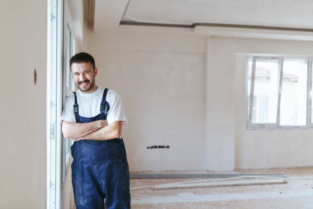 istock Repairman on home 1191341668