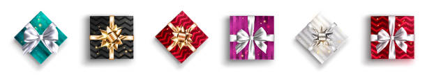 선물 상자 세트입니다. 리본과 활선물. 할인 쿠폰 또는 판매 쿠폰 템플릿에 대 한 디자인 요소. 크리스마스 장식입니다. 흰색에 격리. - coupon horizontal christmas birthday stock illustrations