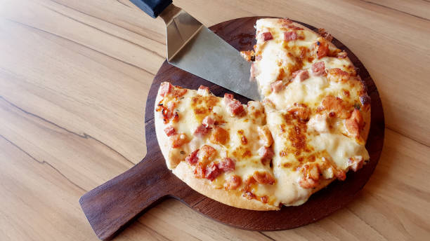 istock Grilled Chicken and Roasted Pepper Pizza 1191354009