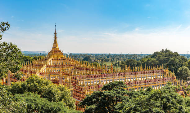pagode de thanboddhay, carcaça original do templo sobre 500000 imagens do buddha, monywa, myanmar - ancient architecture buddhism burmese culture - fotografias e filmes do acervo