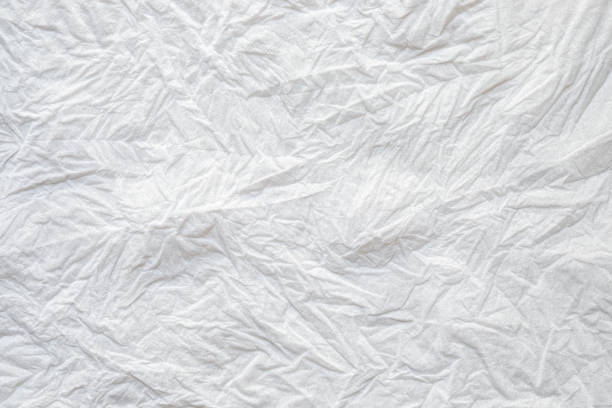 textura do close-up do fundo de papel de tecido de cor branca amassada abstrato. detalhe textura do padrão com cópia de espaço livre para texto. - tissue crumpled toilet paper paper - fotografias e filmes do acervo
