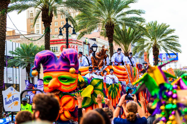 theatrical company's parde floats - new orleans - mardi gras new orleans mask bead foto e immagini stock