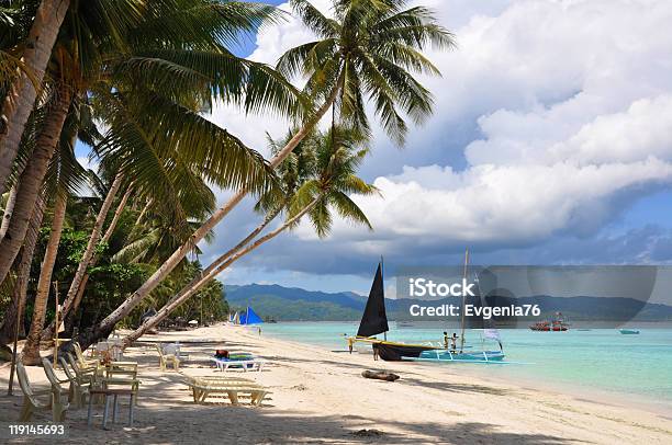 Bela Praia De Areia Branca Em Boracay - Fotografias de stock e mais imagens de Ao Ar Livre - Ao Ar Livre, Areia, Azul