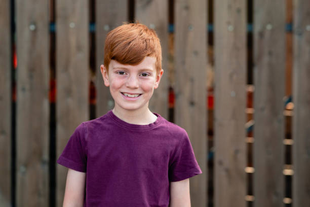 young redhead boy - arms at side imagens e fotografias de stock