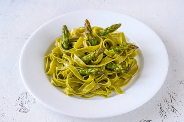 istock Spinach fettuccine with fried asparagus 1191459484
