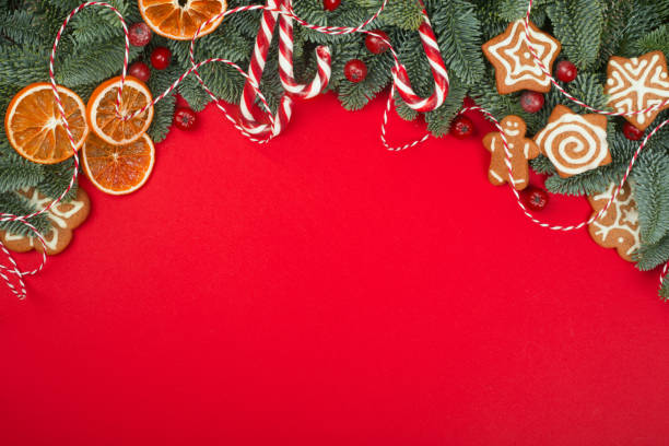 рождественская елка на красном - noble fir стоковые фото и изображения