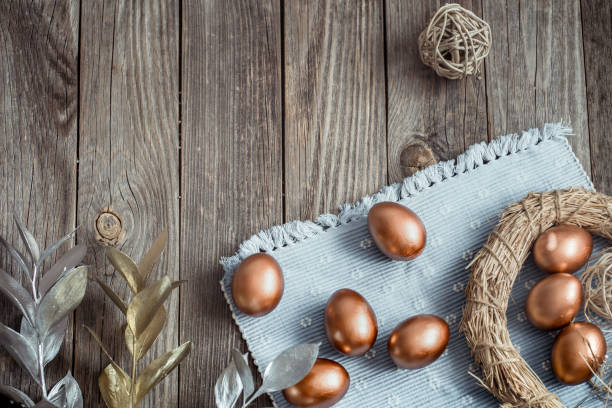 background with golden easter eggs on wooden background. - wealth eggs animal egg easter egg imagens e fotografias de stock