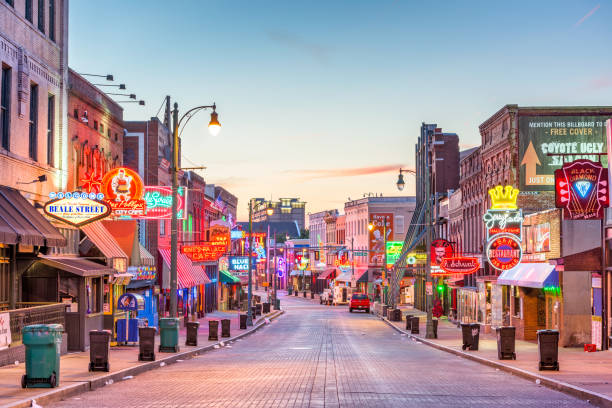 beale street, memphis, tennessee, stati uniti - memphis tennessee tennessee skyline history foto e immagini stock