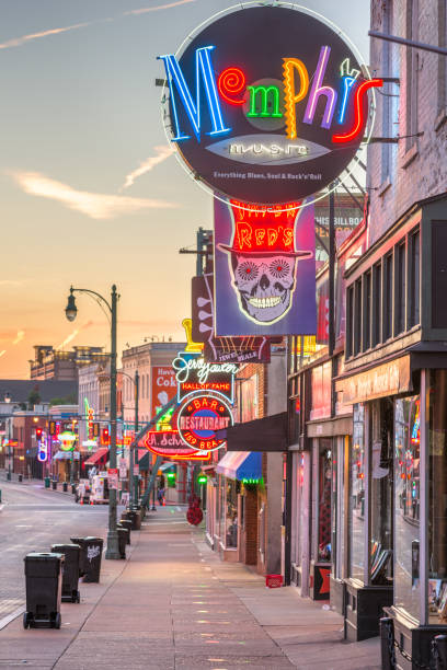 beale street, memphis, tennessee, usa - memphis tennessee tennessee skyline history imagens e fotografias de stock