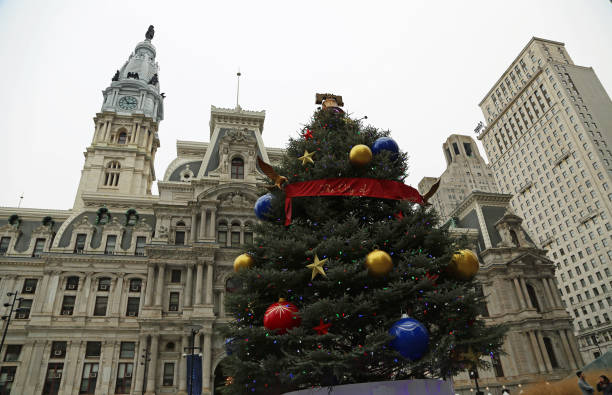 Christmas tree and City Hall Philadelphia, Pennsylvania philadelphia winter stock pictures, royalty-free photos & images