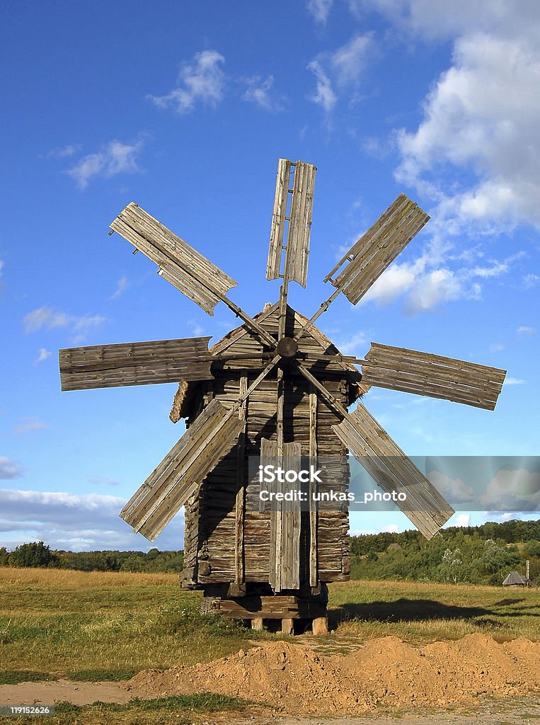 Vecchio Mulino a vento in legno - Foto stock royalty-free di Agricoltura