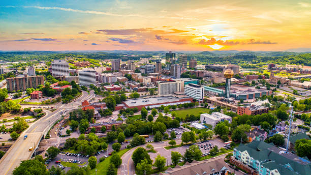 knoxville , tennessee, usa downtown skyline aerial - tennessee foto e immagini stock