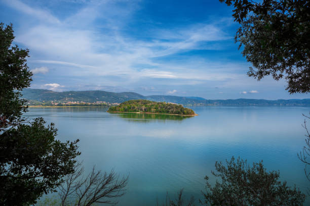 istock Lake Trasimeno island view 1191558976