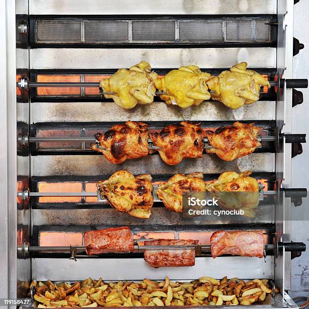 Foto de Frango Grelhado E Carne Suína e mais fotos de stock de Assado - Assado, Batatas Prontas, Carne