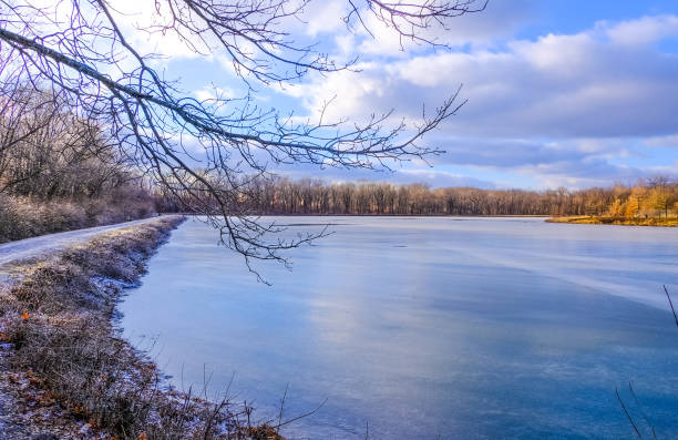 istock Frozen Midwestern lake on cold day 1191597023