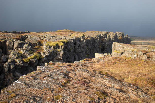 thingvellir rocks in golden circle of iceland - plate tectonics imagens e fotografias de stock