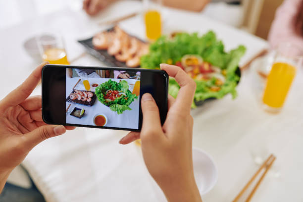 istock Blogger photographing food 1191606007