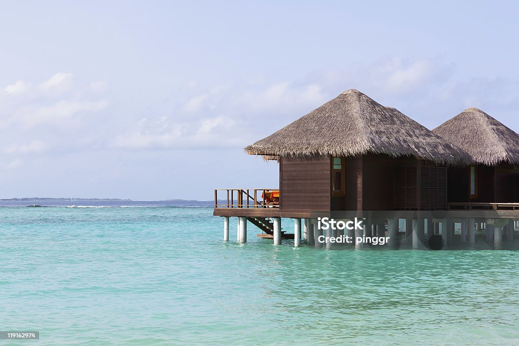 Villas sur pilotis dans l'océan. Bienvenue au paradis&nbsp;! - Photo de Blanc libre de droits