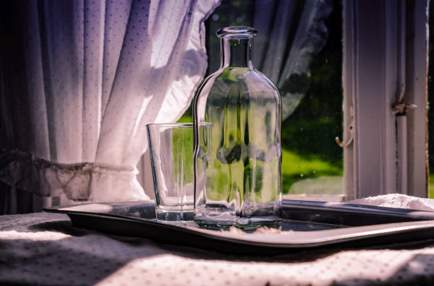 飲み物用カラフェとガラス、例表示 - juice carafe glass decanter ストックフォトと画像