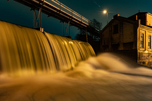 Barrage de Grangent à Saint-Just-Saint-Rambert avec les 4 vannes ouvertes le 17 Octobre 2024