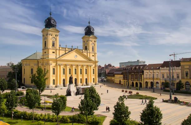 главная площадь города дебрецен, венгрия - east facade стоковые фото и изображения