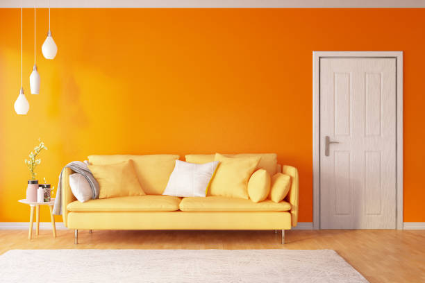 sala de estar amarilla con sofá - orange wall fotografías e imágenes de stock