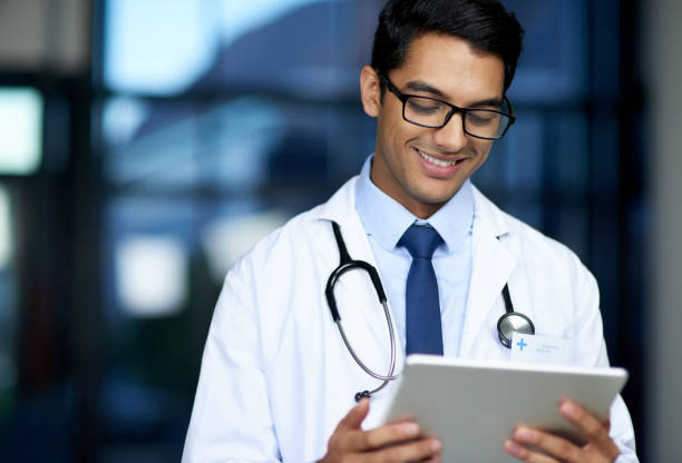 istock Technology facilitates his daily duties 1191701228