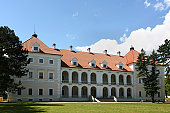 manor.jpg?b=1&s=170x170&k=20&c=rVCObawPF