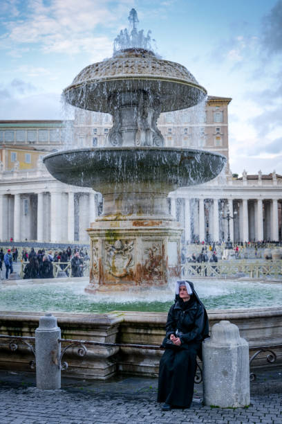 로마 - 성 베드로 - 분수 - 베르니니 - 바티칸 - hd - 수녀 - statue st peters basilica fountain state of the vatican city 뉴스 사진 이미지