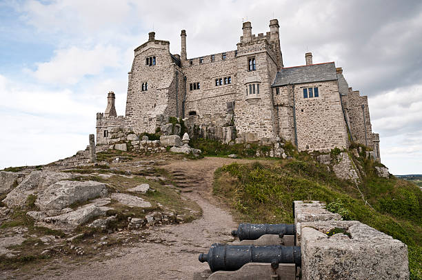 st. michael's mount, marazion cornwall, großbritannien, - castle famous place low angle view england stock-fotos und bilder