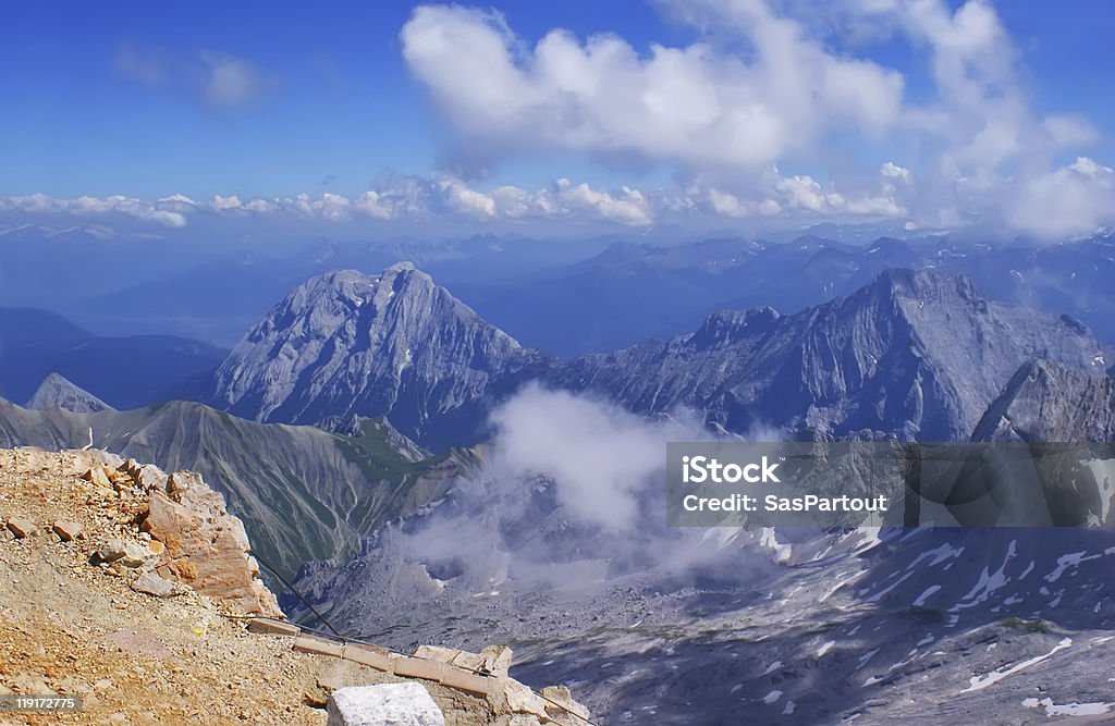 No topo do Zugspitze. - Foto de stock de Alemanha royalty-free