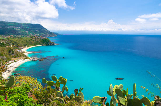 vista aérea de cape capo vaticano desde acantilados, calabria, sur de italia - sicilia fotografías e imágenes de stock