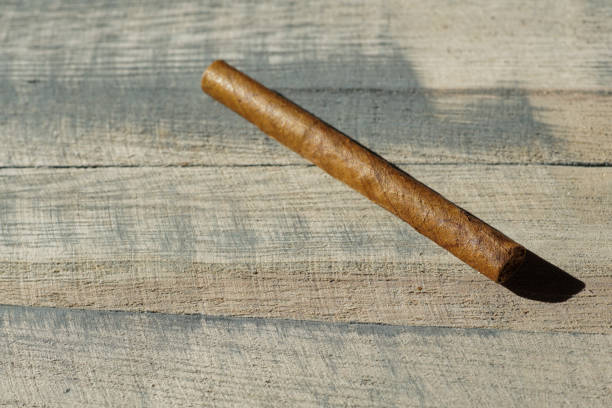 istock A cigar on a wooden table 1191738932