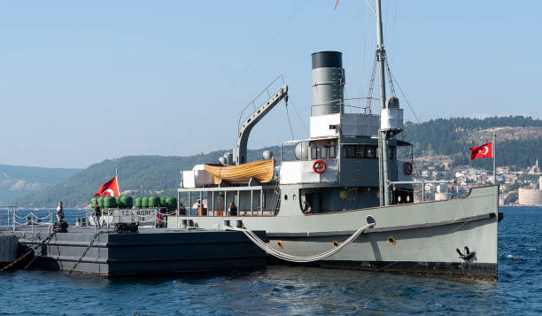 nave da guerra contaminae nusrat o nusret nel museo del mare navale di canakkale a canakkale, turchia - naval flag foto e immagini stock