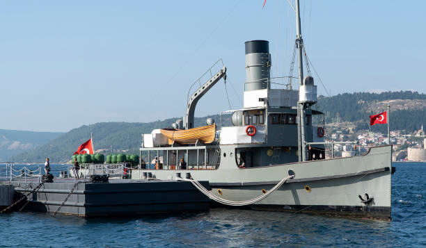 navio da guerra do contador de minas de nusrat ou de nusret no museu naval do mar de canakkale em canakkale, turquia - world war i horizontal editorial british military - fotografias e filmes do acervo