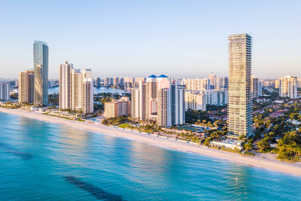 panorama aéreo da skyline no beira-rio de florida sul - south - fotografias e filmes do acervo