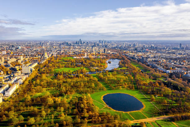 bellissima vista panoramica aerea dell'hyde park a londra - houses of parliament london london england skyline thames river foto e immagini stock