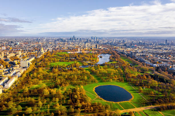 ロンドンのハイドパークの美しい空中パノラマビュー - houses of parliament london london england famous place panoramic ストックフォトと画像